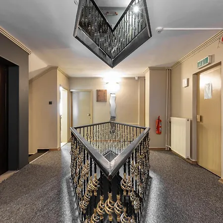 Loyal Hotel