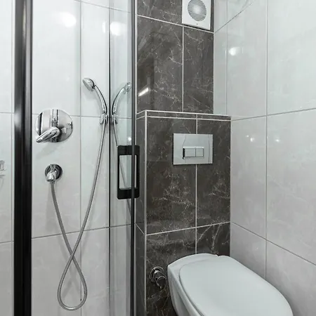 Loyal Otel