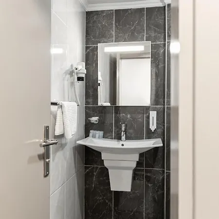 Loyal Otel 3*