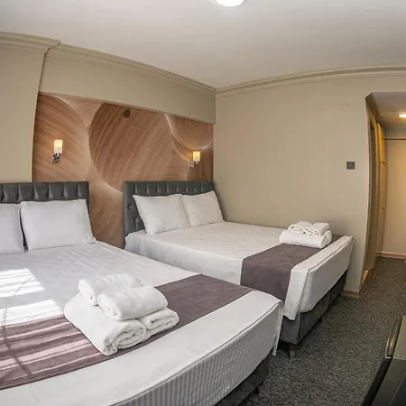 Hotel Loyal