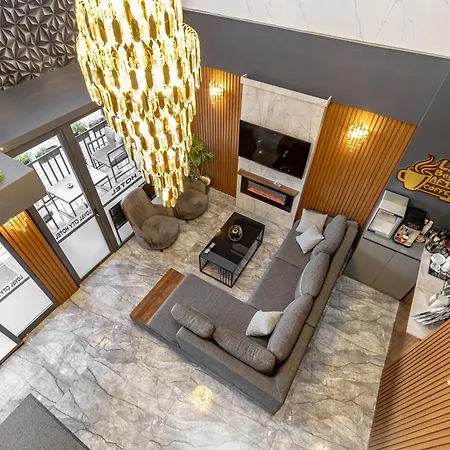 Loyal Hotel