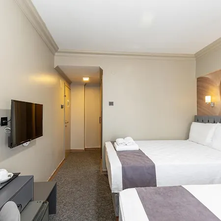 Otel Loyal