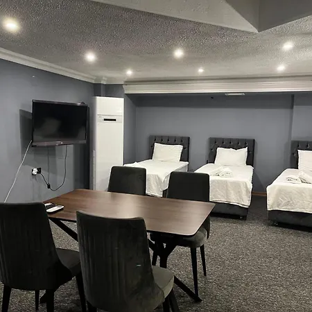 Hotel Loyal