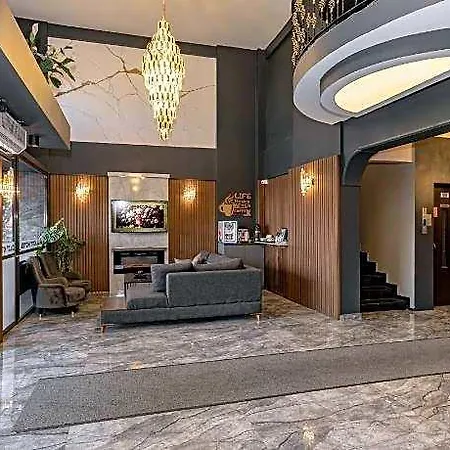 Hotel Loyal