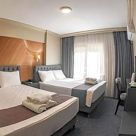 Loyal Hotel 3*