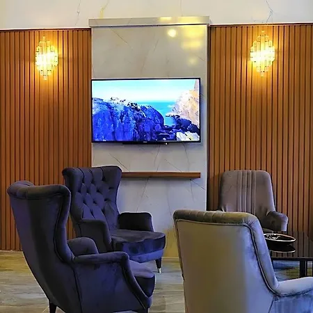 Hotel Loyal